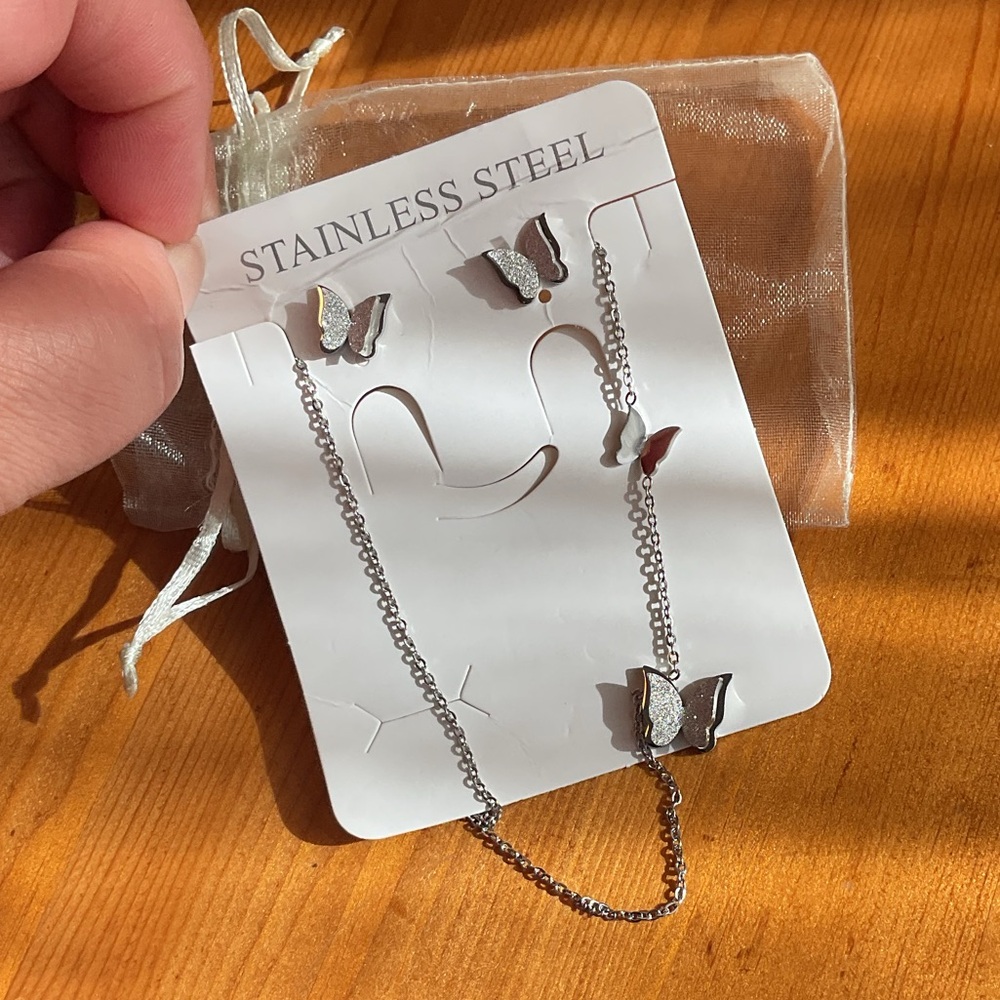 STAINLESS STEEL BUTTERFLY NECKLACE & EARRING SET NEW - Picture 2 of 8